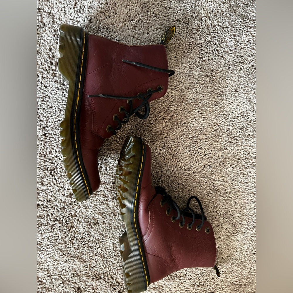 Women’s size 6 Dr. Martens